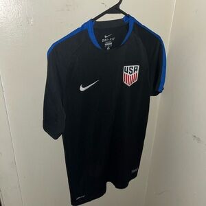 Nike 2017-2018 USA training shirt size M